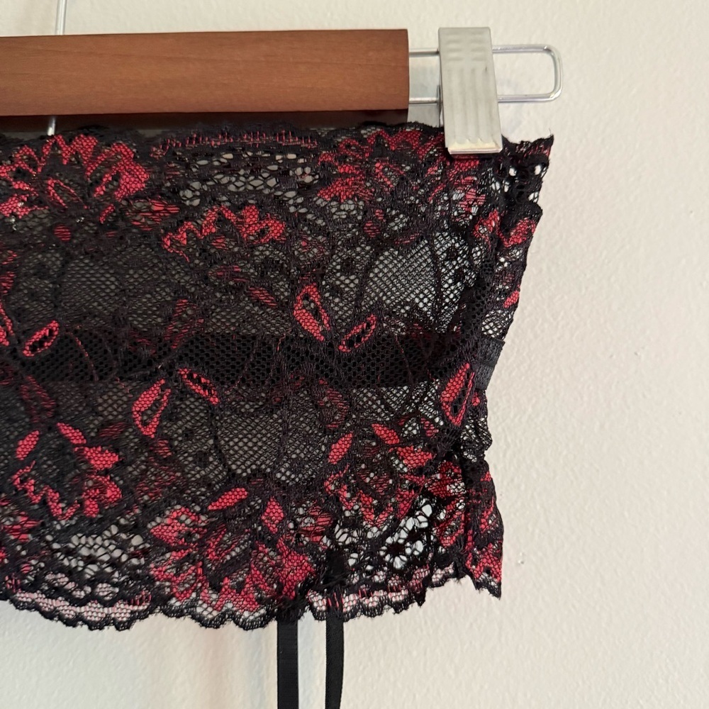 Black and Red Lace Lingerie Set - Picture 2 of 11